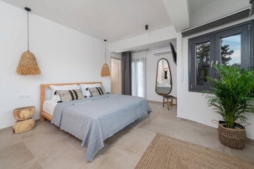 villa-calma-kamilari-main-room